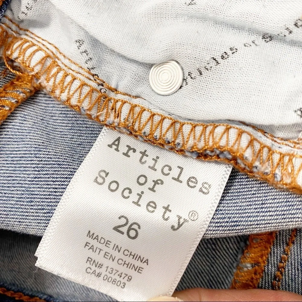Articles of Society Distressed Cut Off Medium Wash Denim Jean Shorts 26